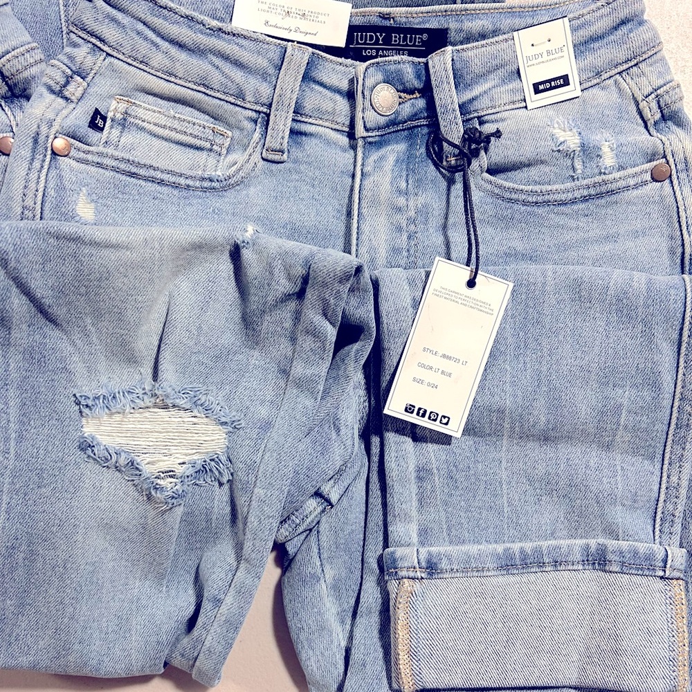 Judy Blue Denim Jeans with Star Pocket Detail- The Justice Mid-Rise Americana - Picture 4 of 5